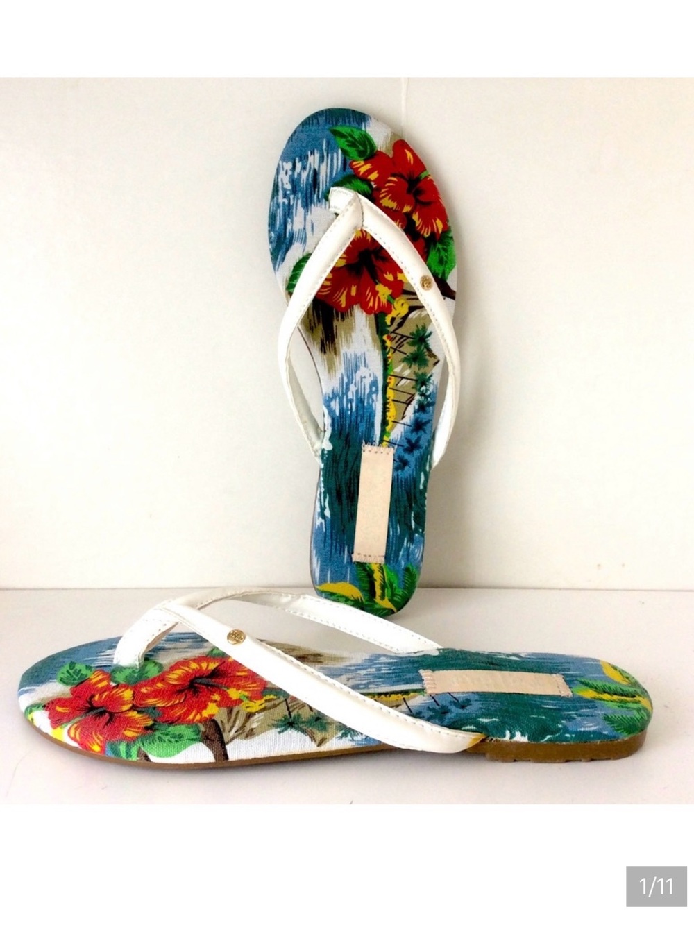 Mad-Love Hibiscus Print Flip Flop Sandals 5/6